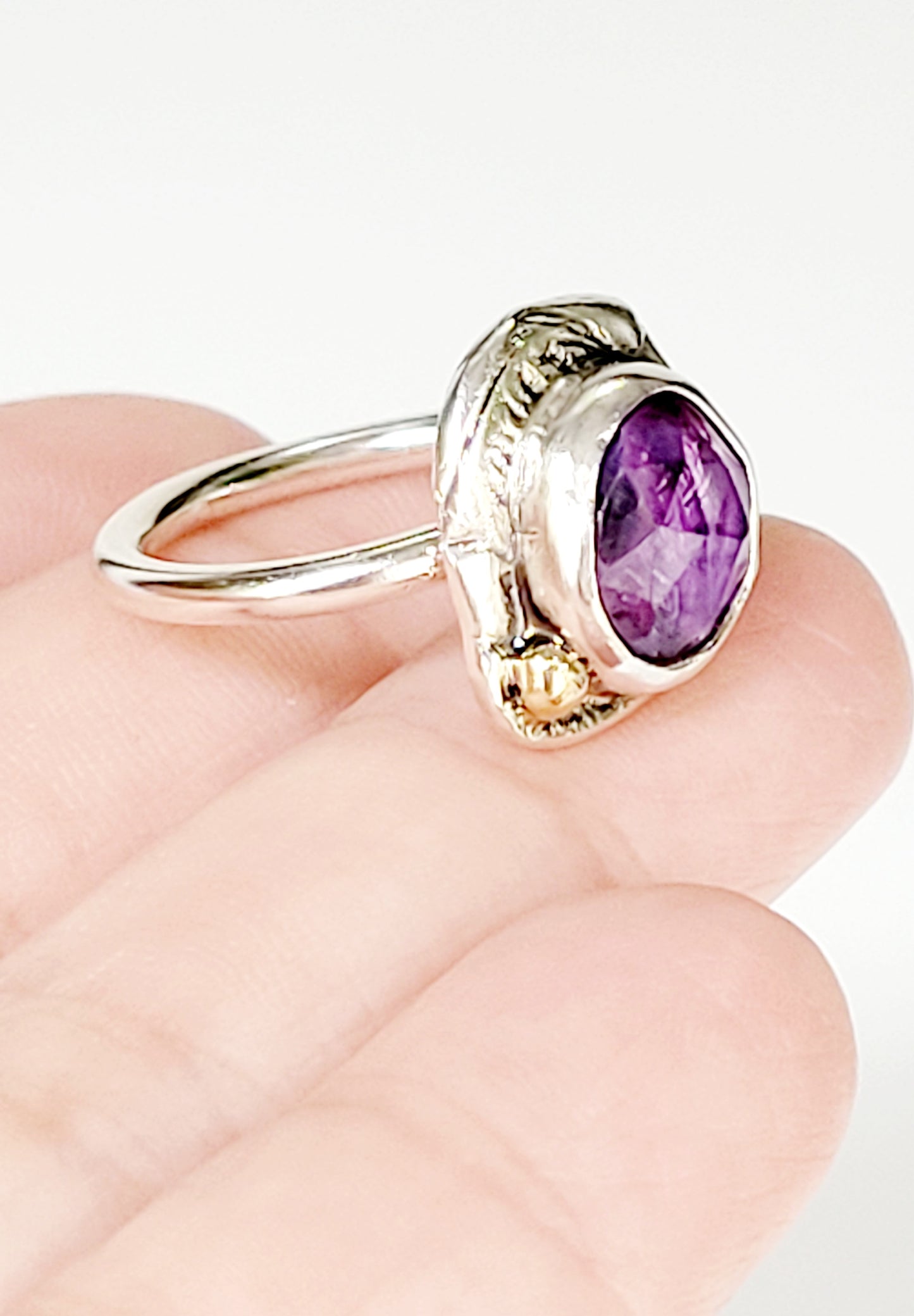 Ring from the "Nugget collection" in sterling silver and amethyst