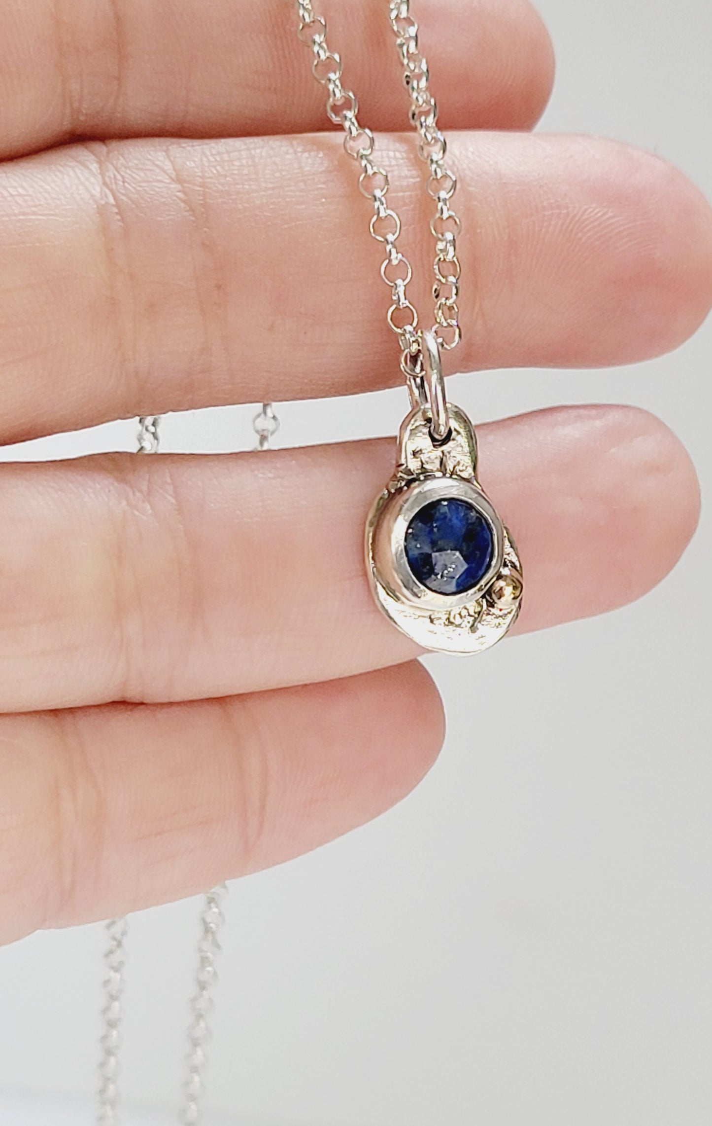 Sterling silver pendant with faceted Lapislazuli and 14k gold