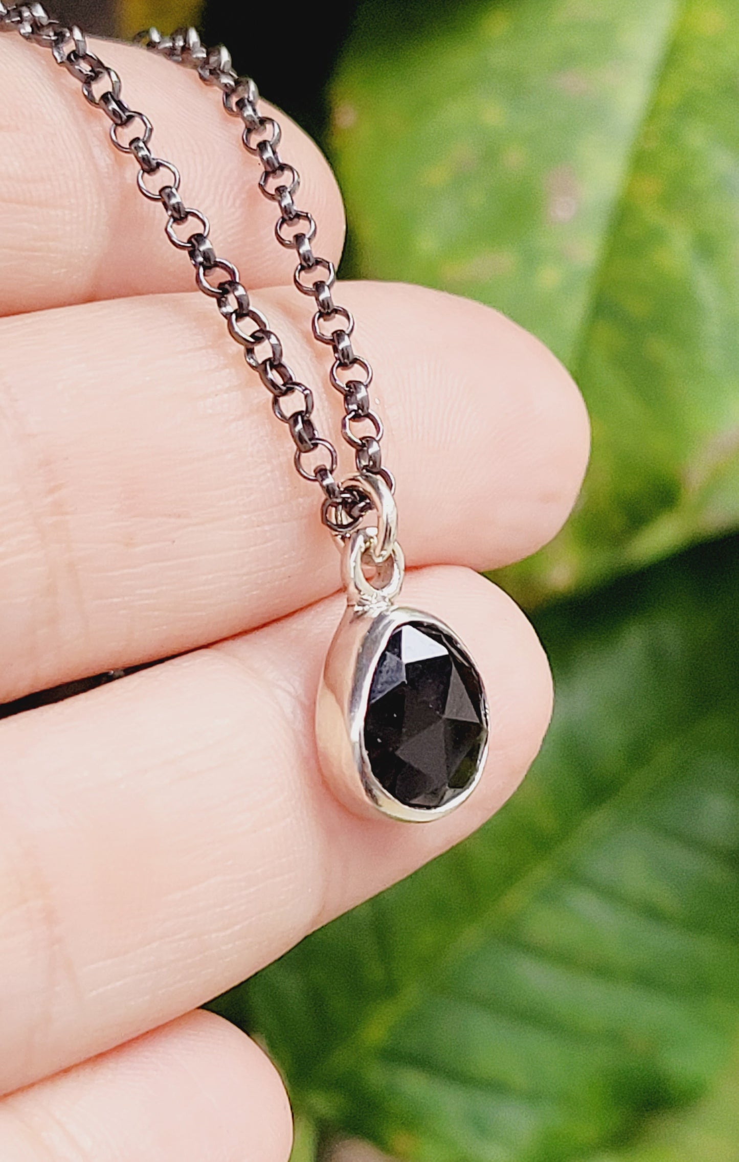 Minimalist pendant made of sterling silver and faceted onyx