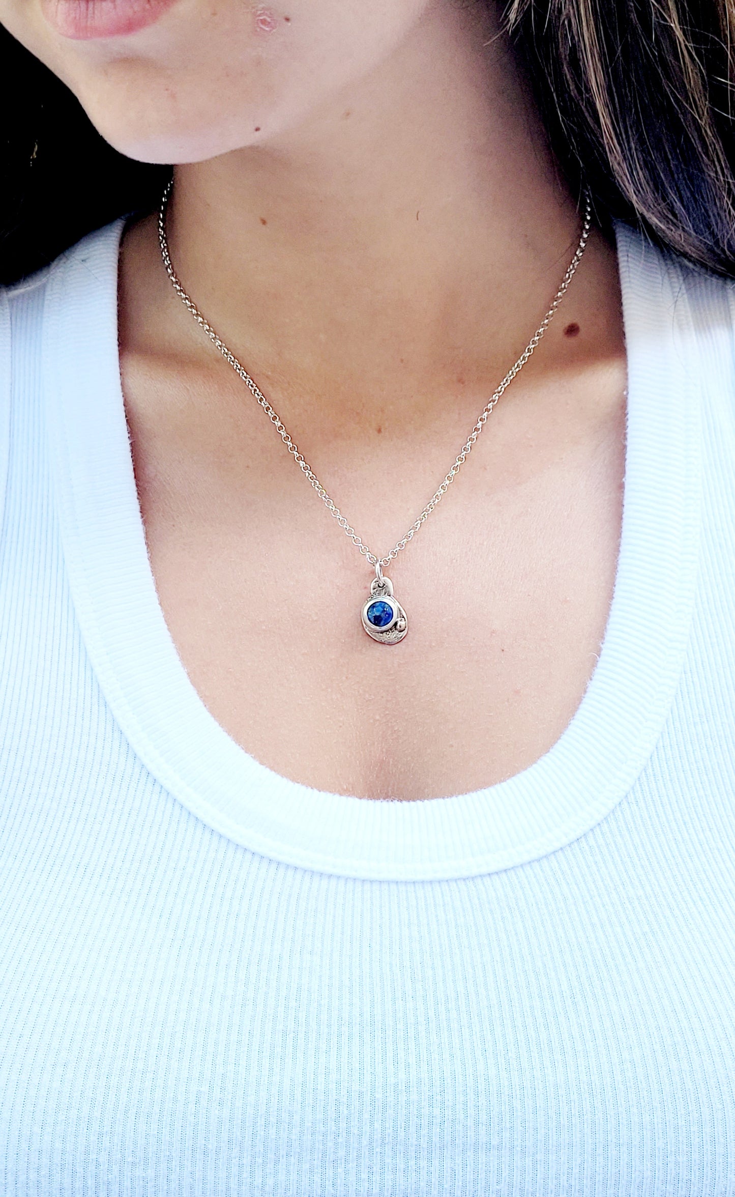 Sterling silver pendant with faceted Lapislazuli and 14k gold