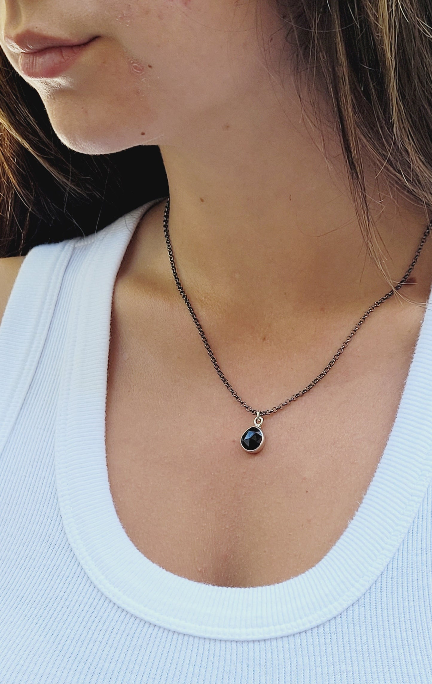 Minimalist pendant made of sterling silver and faceted onyx