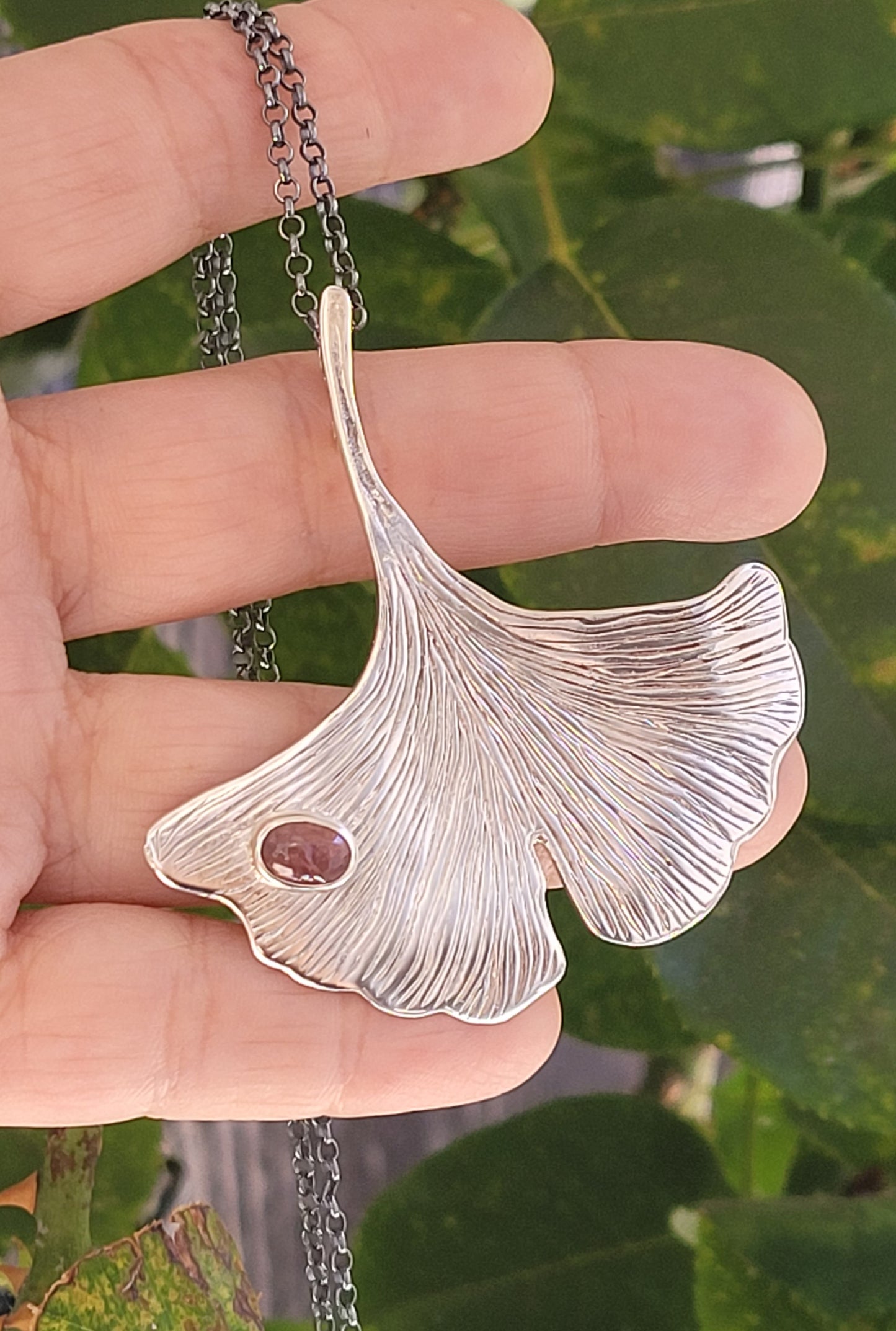 🌱 Ginkgo Biloba 🌱 Pendant chiseled in Sterling Silver with a Rubellite Tourmaline