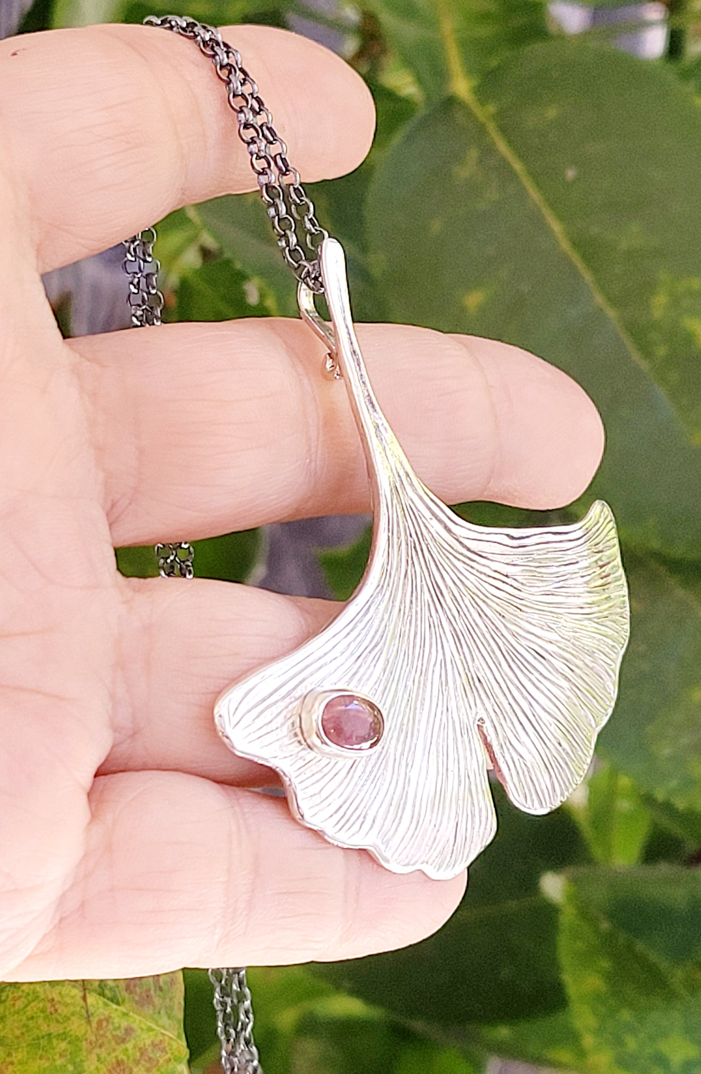 🌱 Ginkgo Biloba 🌱 Pendant chiseled in Sterling Silver with a Rubellite Tourmaline