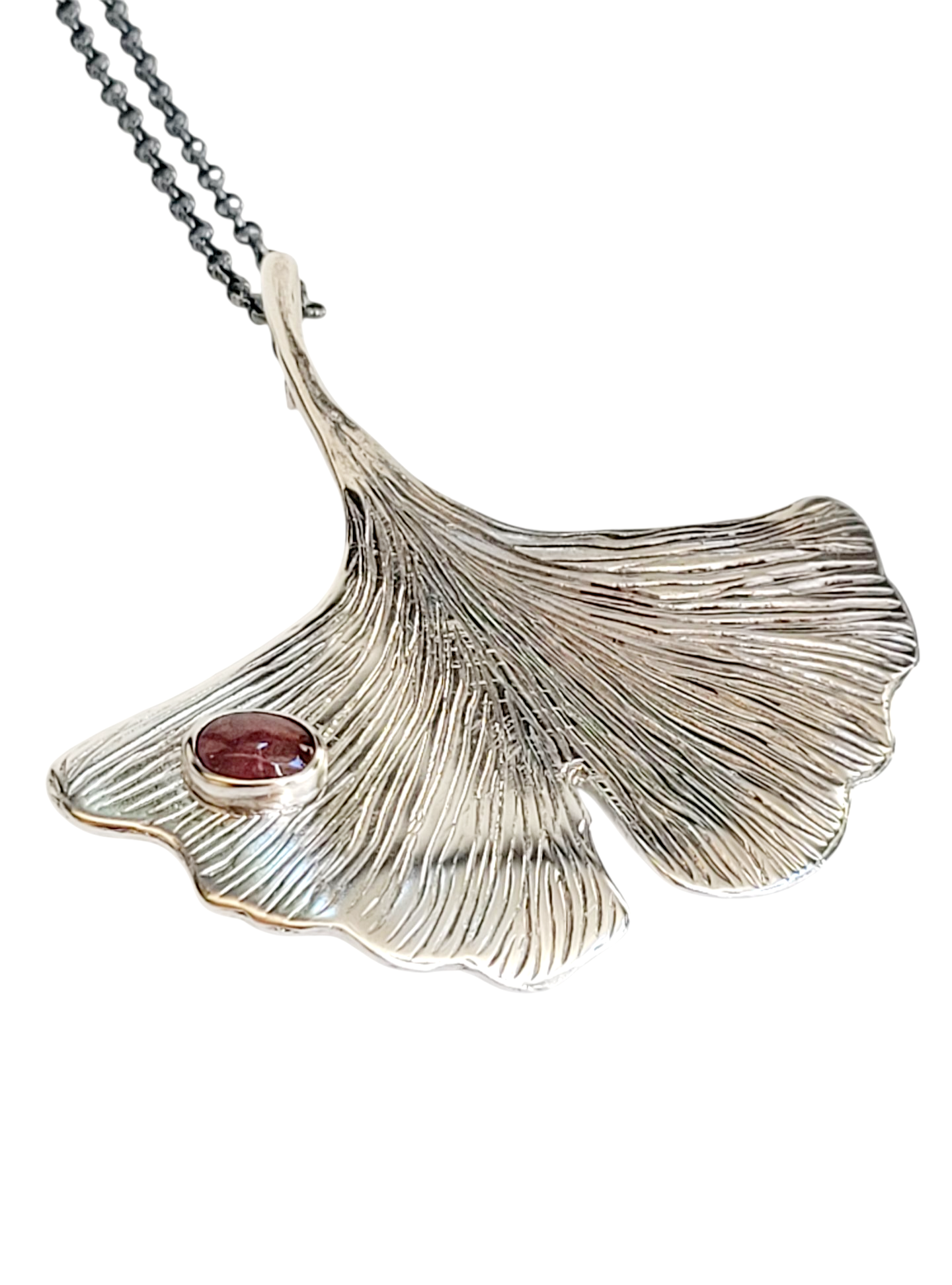 🌱 Ginkgo Biloba 🌱 Pendant chiseled in Sterling Silver with a Rubellite Tourmaline