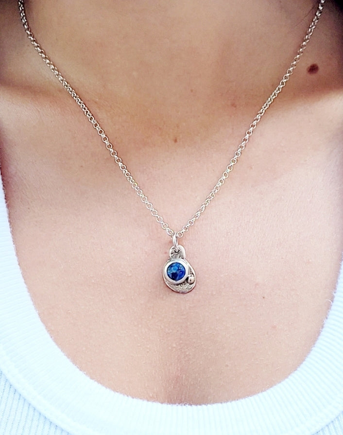 Sterling silver pendant with faceted Lapislazuli and 14k gold