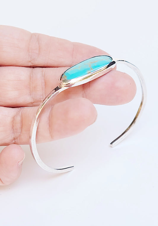Simple bracelet that highlights the beauty of gemstones