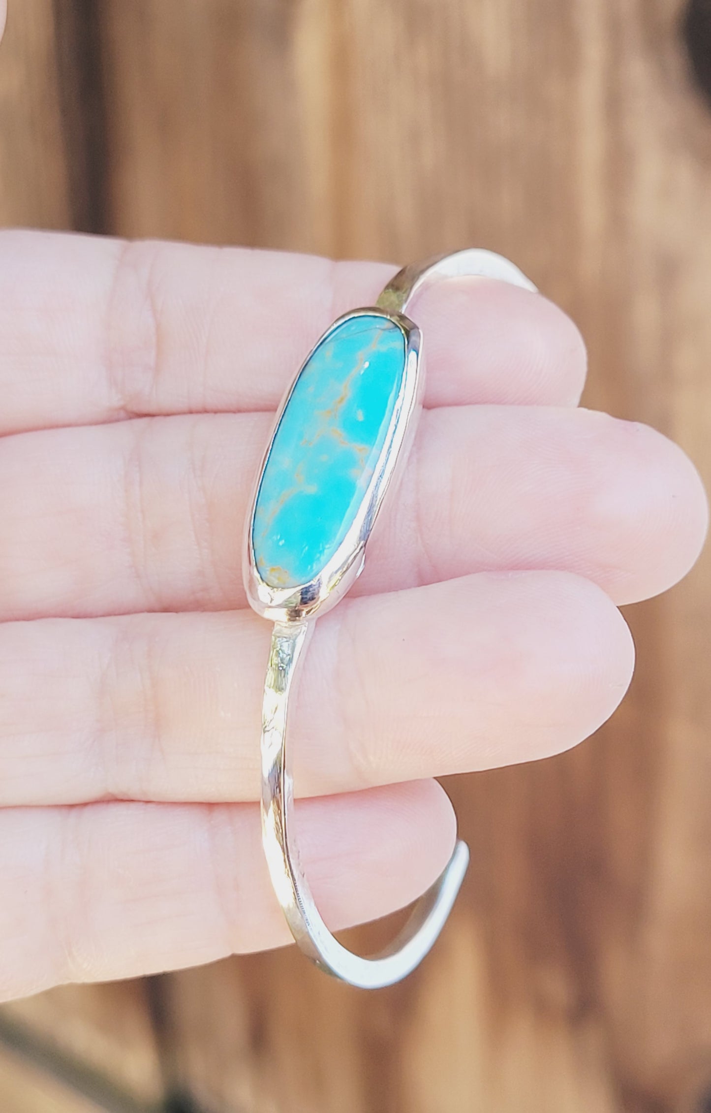 Simple bracelet that highlights the beauty of gemstones