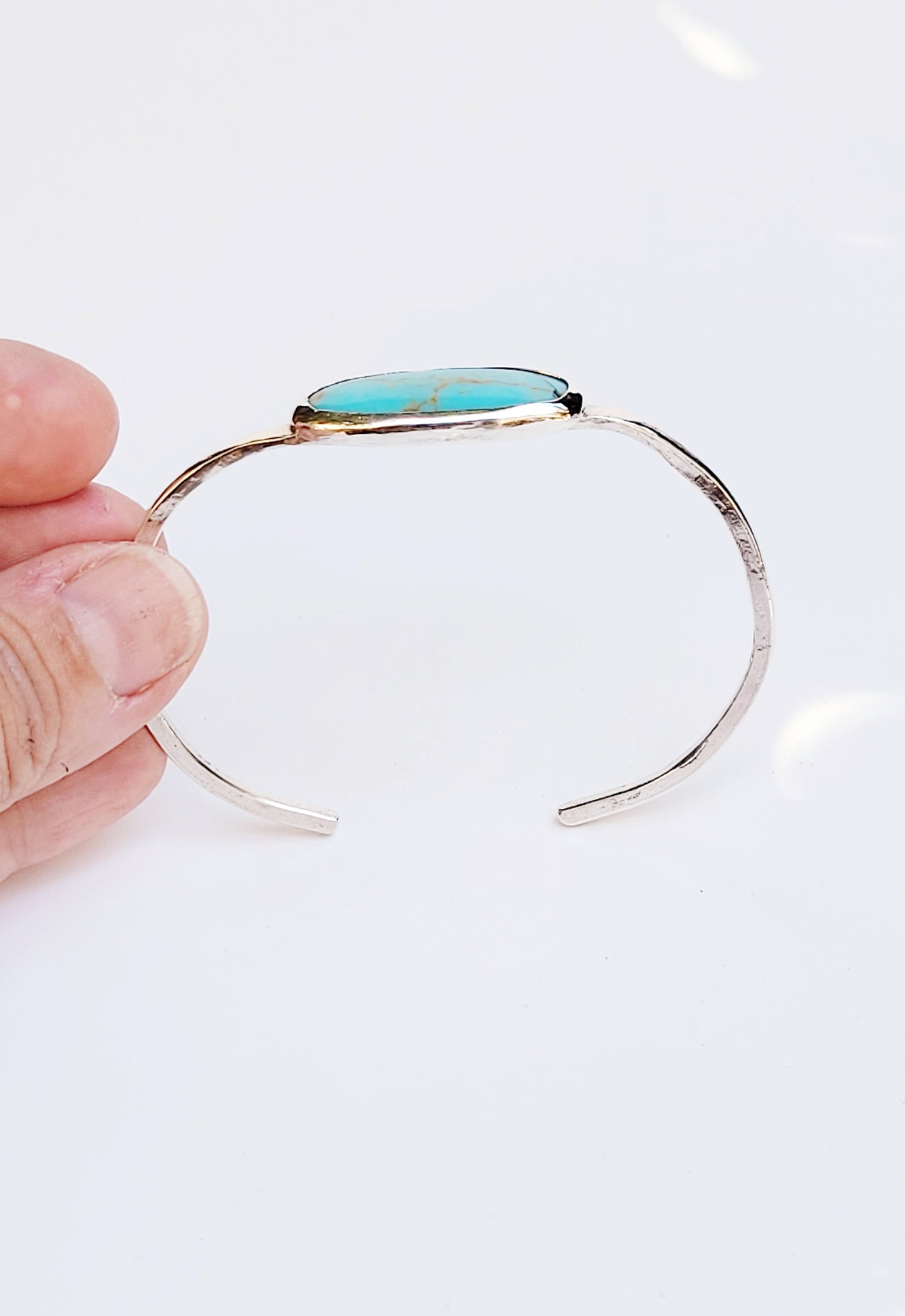 Simple bracelet that highlights the beauty of gemstones