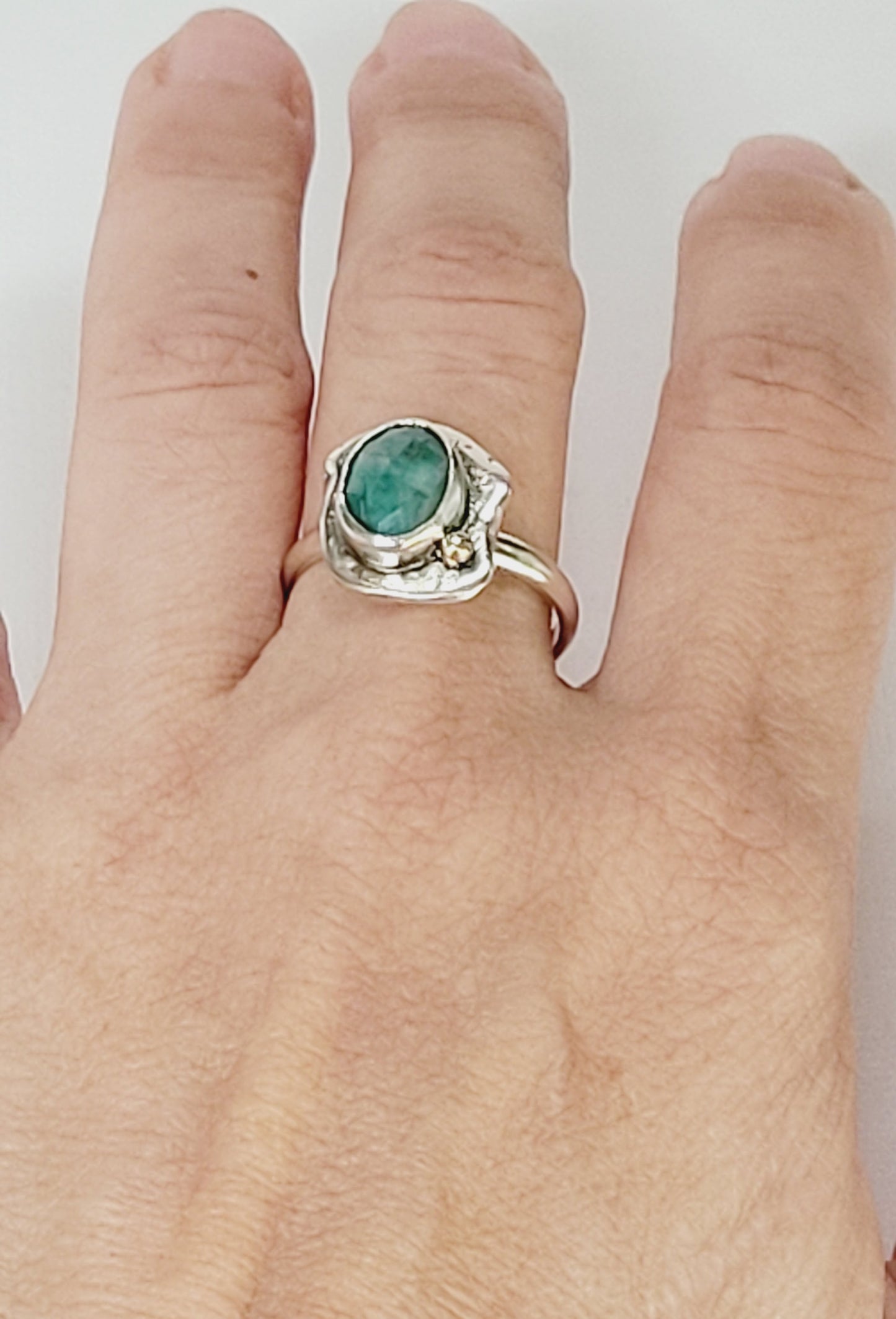 Ring from the "Nugget collection" in sterling silver and emerald